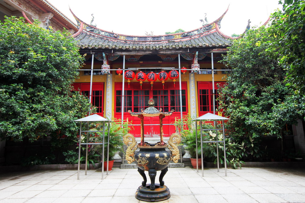 靈泉禪寺佛殿
